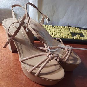 NWOT Schutz Block Heel Platform Shoes Beige Size 8